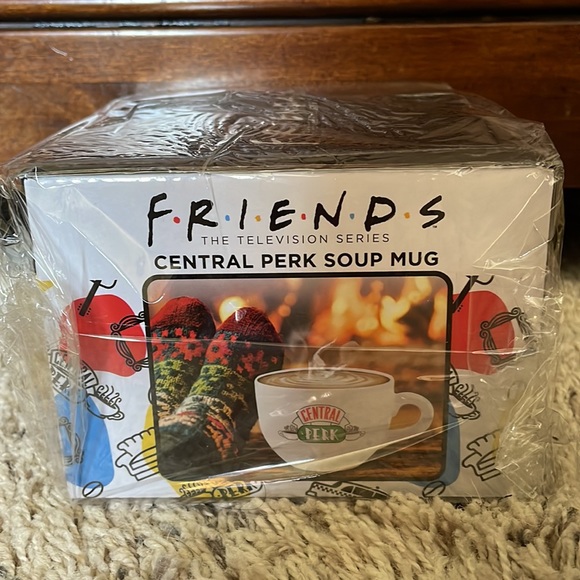 🥳HP🥳🎉 Friends "Central Perk" Inverted Handle 24-Ounce Mug - Picture 4 of 7